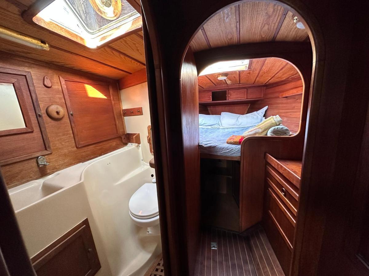 Unique Wooden Sail Yacht + 2 Bikes Included! Otel Sant Adria de Besos Dış mekan fotoğraf