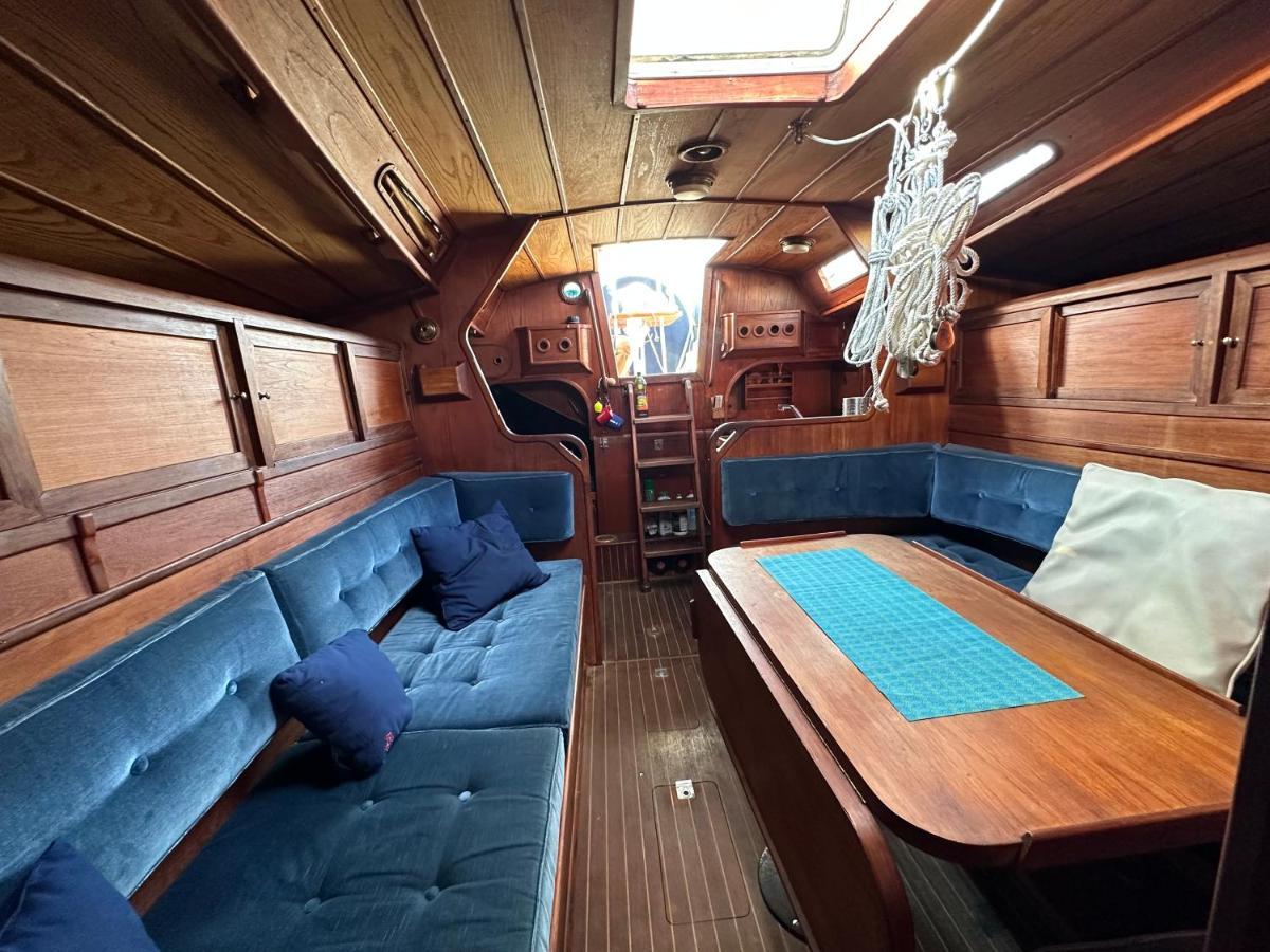 Unique Wooden Sail Yacht + 2 Bikes Included! Otel Sant Adria de Besos Dış mekan fotoğraf