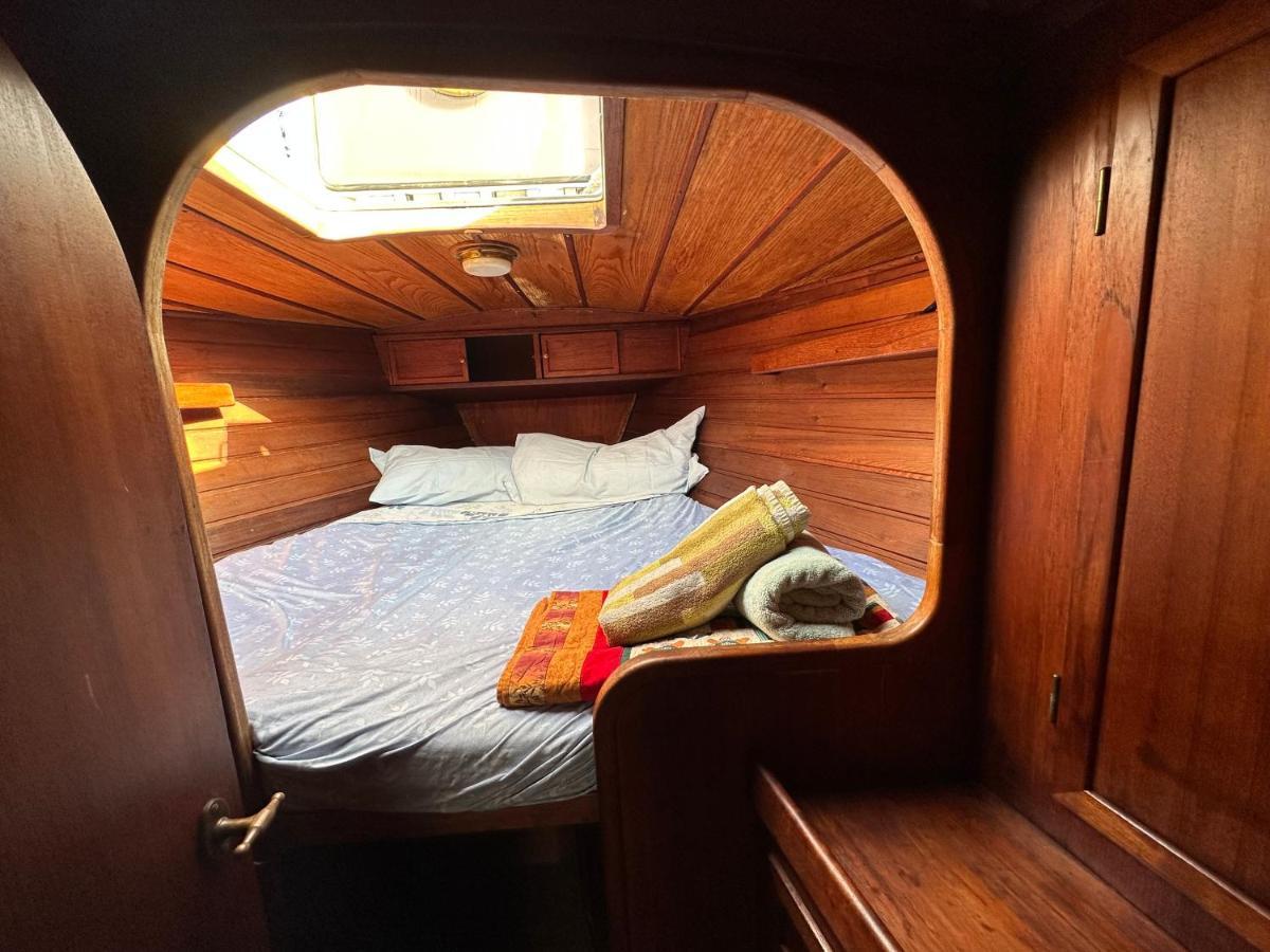 Unique Wooden Sail Yacht + 2 Bikes Included! Otel Sant Adria de Besos Dış mekan fotoğraf