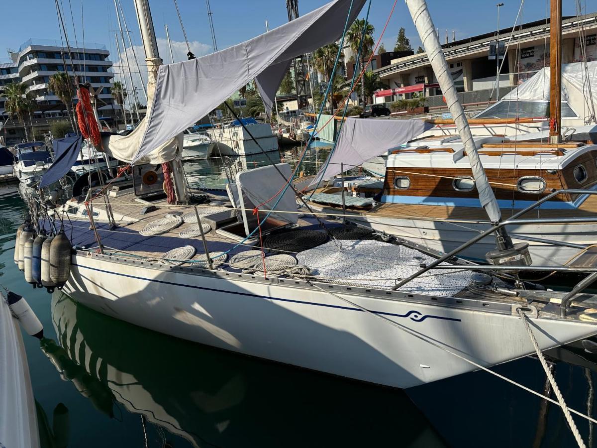 Unique Wooden Sail Yacht + 2 Bikes Included! Otel Sant Adria de Besos Dış mekan fotoğraf