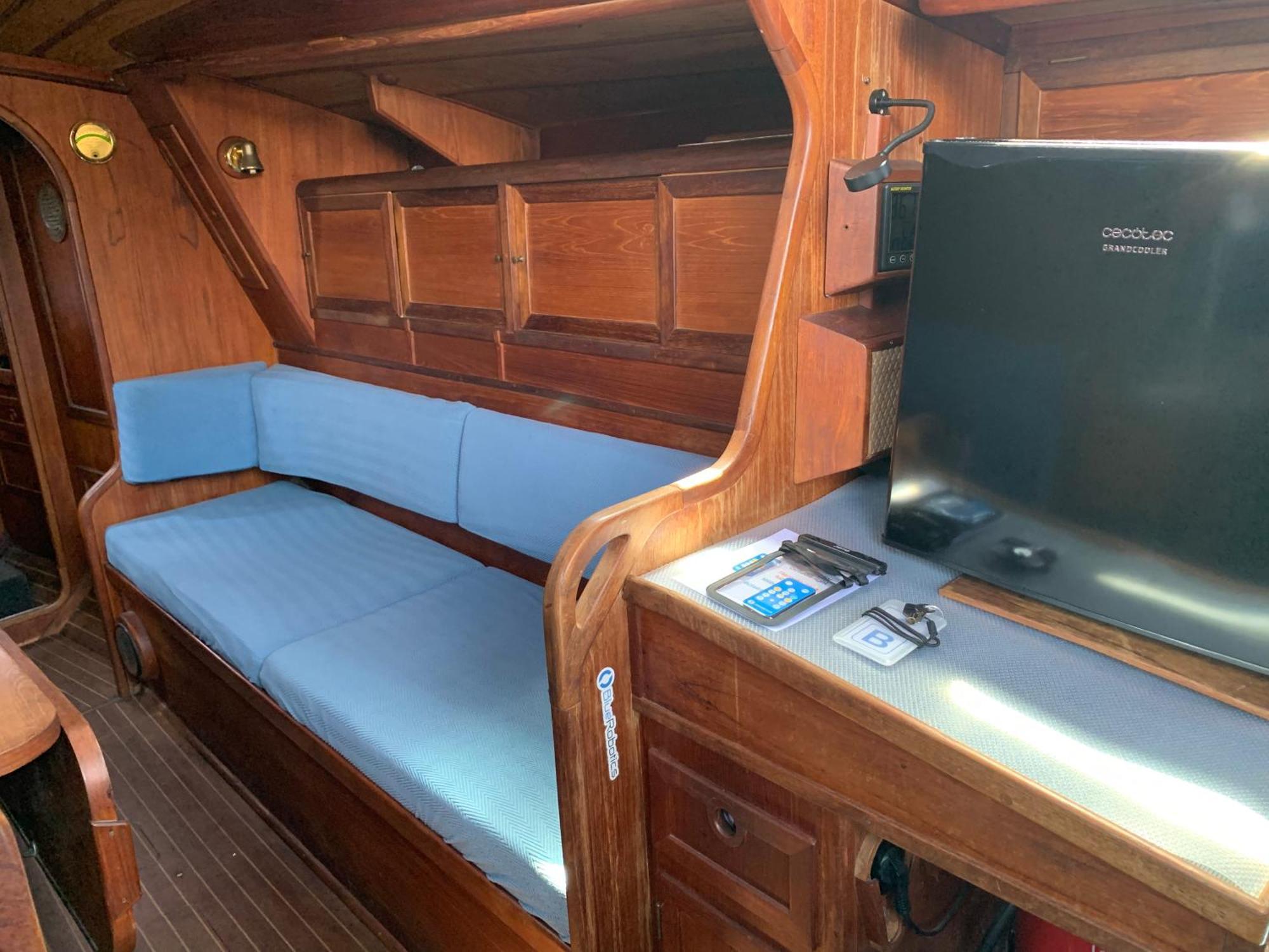 Unique Wooden Sail Yacht + 2 Bikes Included! Otel Sant Adria de Besos Dış mekan fotoğraf